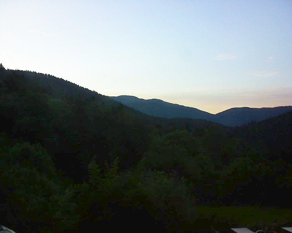 Le petit ballon vu depuis le Domaine Langmatt à Murbach le 01.06.2019 à 21:15 Le petit ballon (Alsace, Vosges) le 01.06.2019 à 21:15