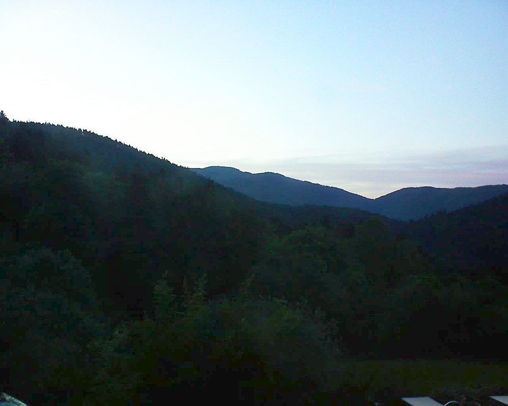 Le petit ballon vu depuis le Domaine Langmatt à Murbach le 01.06.2019 à 21:30 Le petit ballon (Alsace, Vosges) le 01.06.2019 à 21:30