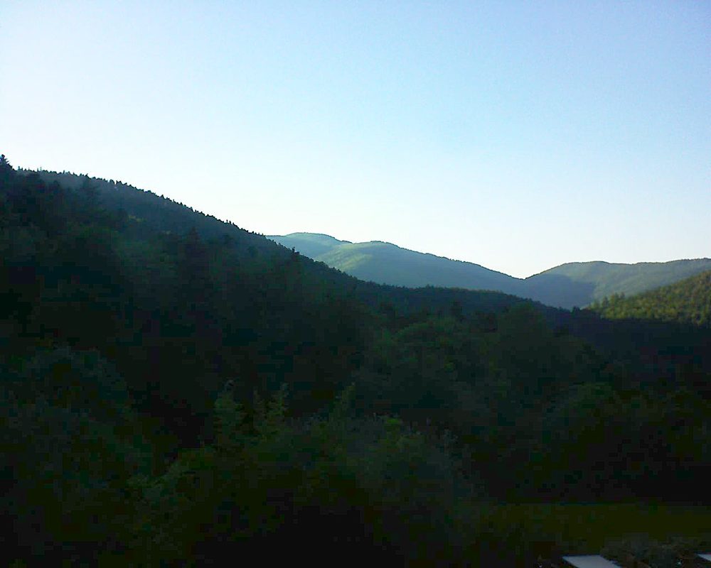 Le petit ballon vu depuis le Domaine Langmatt à Murbach le 02.06.2019 à 20:00 Le petit ballon (Alsace, Vosges) le 02.06.2019 à 20:00