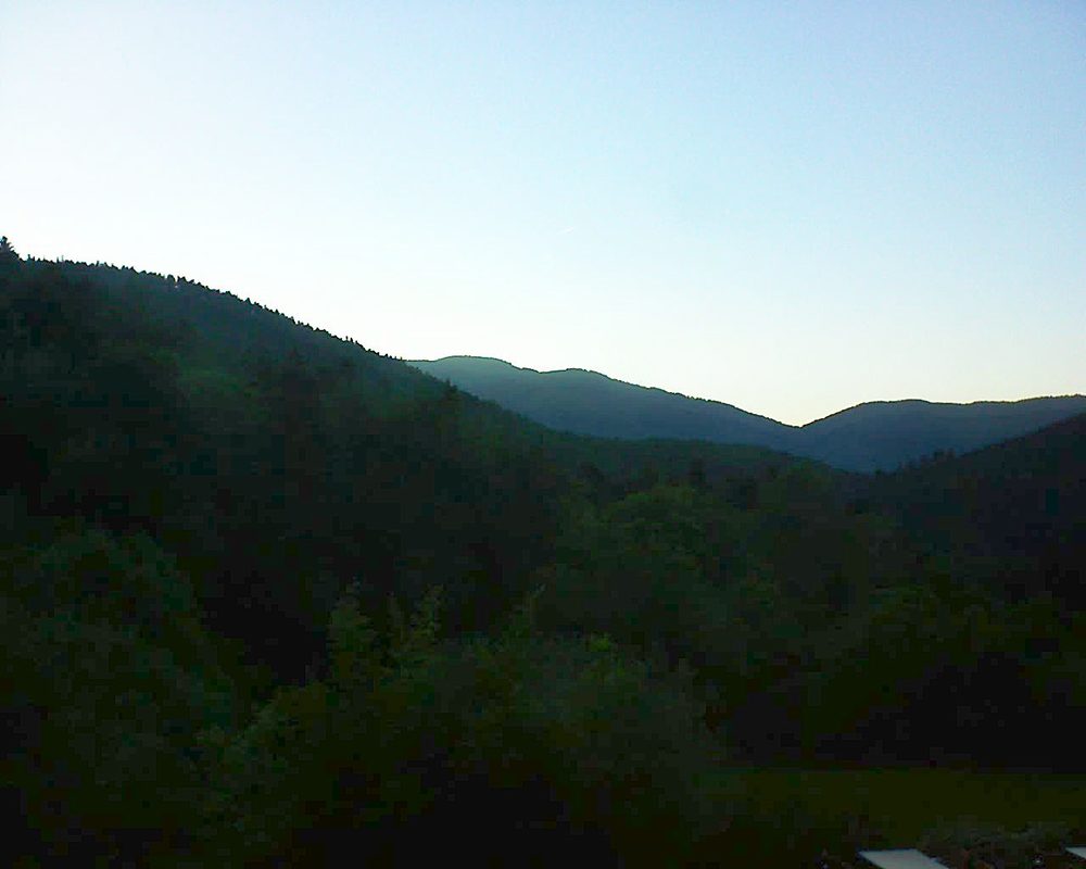 Le petit ballon vu depuis le Domaine Langmatt à Murbach le 02.06.2019 à 20:45 Le petit ballon (Alsace, Vosges) le 02.06.2019 à 20:45