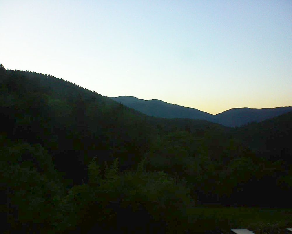 Le petit ballon vu depuis le Domaine Langmatt à Murbach le 02.06.2019 à 21:15 Le petit ballon (Alsace, Vosges) le 02.06.2019 à 21:15