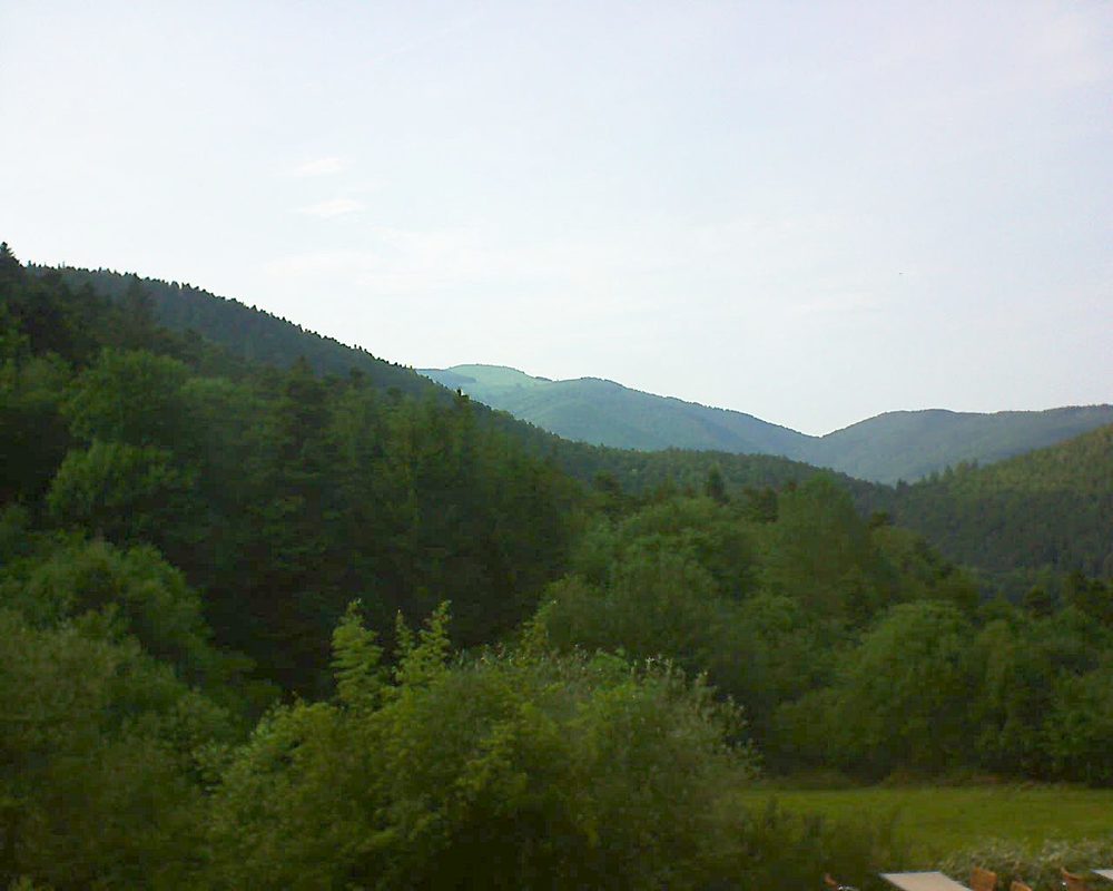 Le petit ballon vu depuis le Domaine Langmatt à Murbach le 04.06.2019 à 18:00 Le petit ballon (Alsace, Vosges) le 04.06.2019 à 18:00