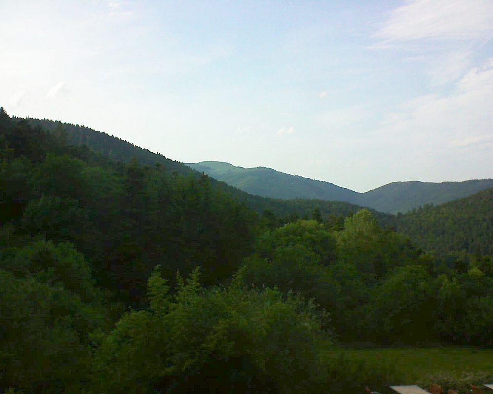 Le petit ballon vu depuis le Domaine Langmatt à Murbach le 04.06.2019 à 19:00 Le petit ballon (Alsace, Vosges) le 04.06.2019 à 19:00