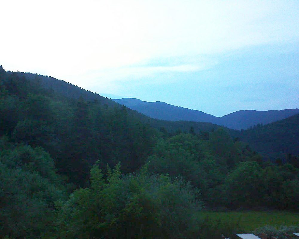 Le petit ballon vu depuis le Domaine Langmatt à Murbach le 04.06.2019 à 21:30 Le petit ballon (Alsace, Vosges) le 04.06.2019 à 21:30