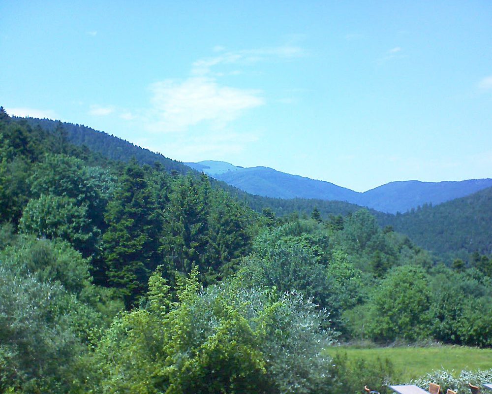 Le petit ballon vu depuis le Domaine Langmatt à Murbach le 05.06.2019 à 14:45 Le petit ballon (Alsace, Vosges) le 05.06.2019 à 14:45