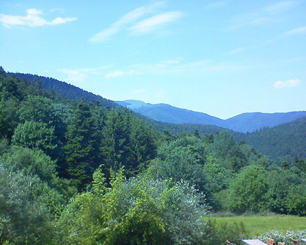 Le petit ballon vu depuis le Domaine Langmatt à Murbach le 05.06.2019 à 15:15 Le petit ballon (Alsace, Vosges) le 05.06.2019 à 15:15