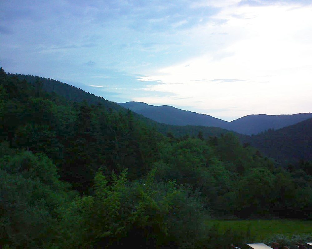 Le petit ballon vu depuis le Domaine Langmatt à Murbach le 05.06.2019 à 21:00 Le petit ballon (Alsace, Vosges) le 05.06.2019 à 21:00