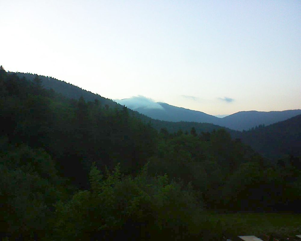 Le petit ballon vu depuis le Domaine Langmatt à Murbach le 06.06.2019 à 21:15 Le petit ballon (Alsace, Vosges) le 06.06.2019 à 21:15