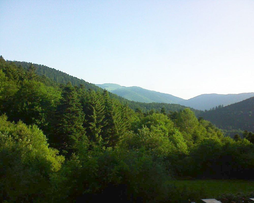 Le petit ballon vu depuis le Domaine Langmatt à Murbach le 07.06.2019 à 07:30 Le petit ballon (Alsace, Vosges) le 07.06.2019 à 07:30