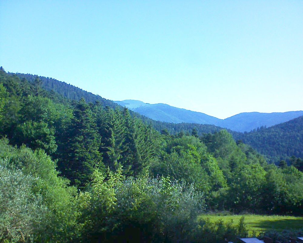 Le petit ballon vu depuis le Domaine Langmatt à Murbach le 07.06.2019 à 08:45 Le petit ballon (Alsace, Vosges) le 07.06.2019 à 08:45