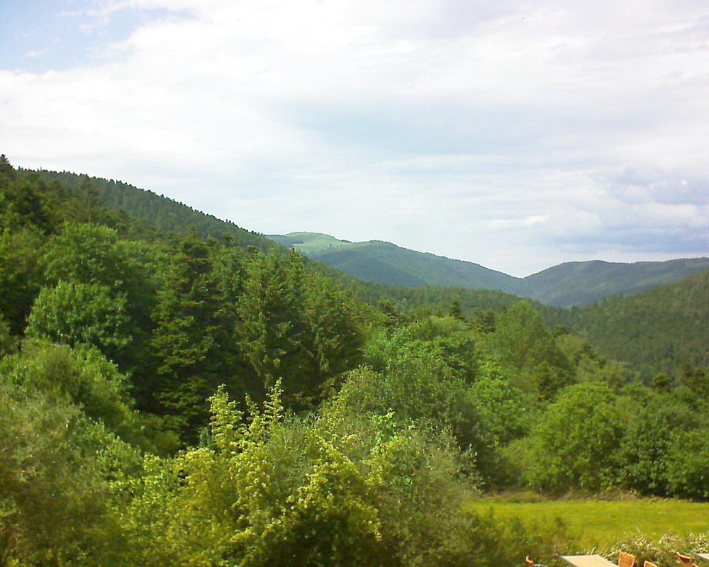 Le petit ballon vu depuis le Domaine Langmatt à Murbach le 07.06.2019 à 15:45 Le petit ballon (Alsace, Vosges) le 07.06.2019 à 15:45