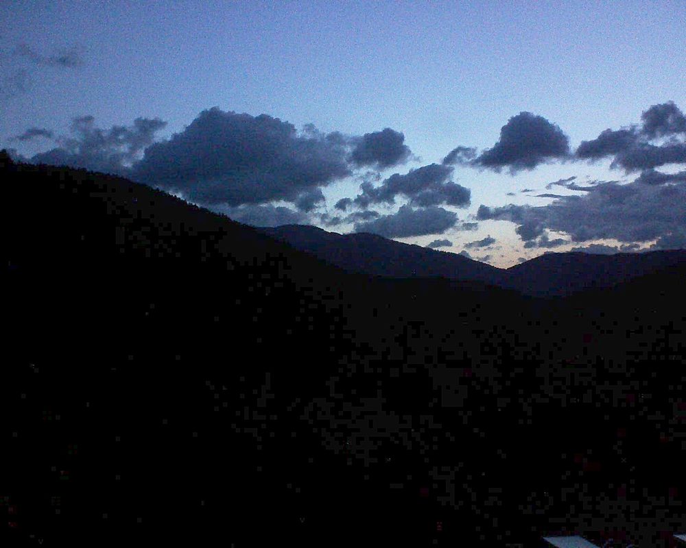 Le petit ballon vu depuis le Domaine Langmatt à Murbach le 08.06.2019 à 05:00 Le petit ballon (Alsace, Vosges) le 08.06.2019 à 05:00