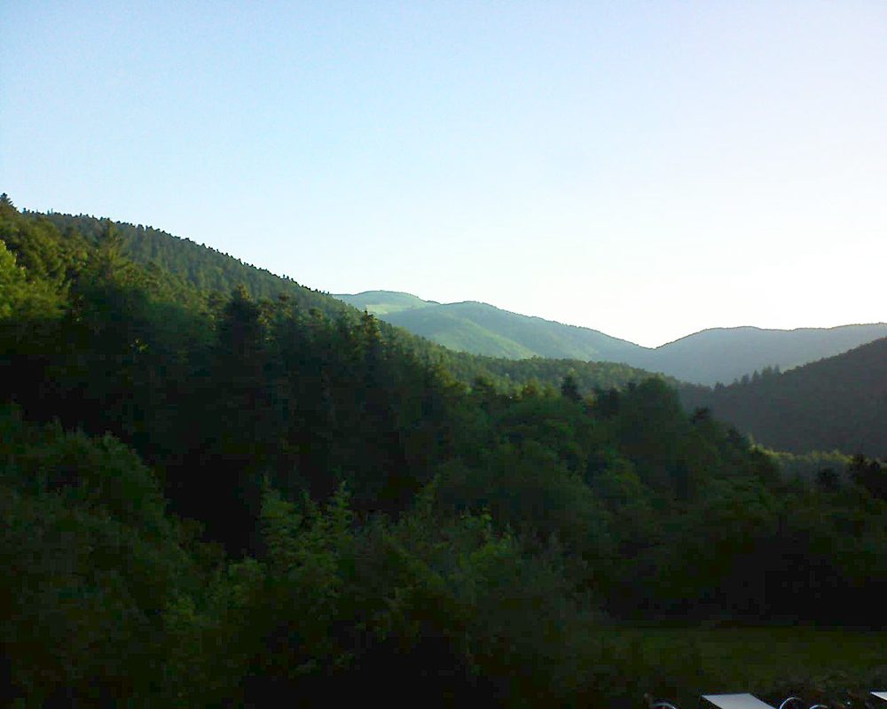 Le petit ballon vu depuis le Domaine Langmatt à Murbach le 08.06.2019 à 06:45 Le petit ballon (Alsace, Vosges) le 08.06.2019 à 06:45