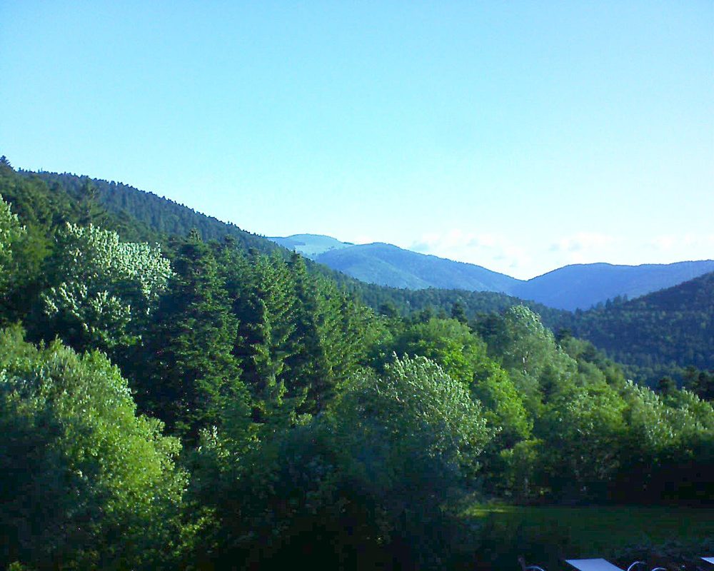 Le petit ballon vu depuis le Domaine Langmatt à Murbach le 08.06.2019 à 08:00 Le petit ballon (Alsace, Vosges) le 08.06.2019 à 08:00