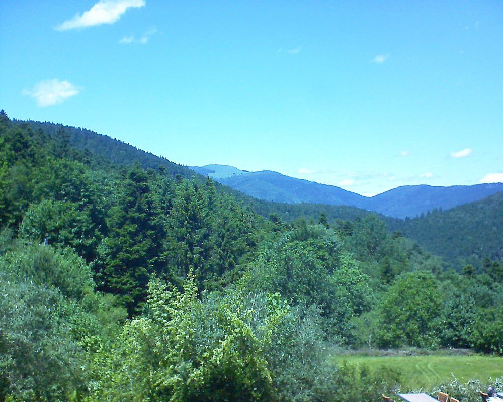 Le petit ballon vu depuis le Domaine Langmatt à Murbach le 08.06.2019 à 14:00 Le petit ballon (Alsace, Vosges) le 08.06.2019 à 14:00