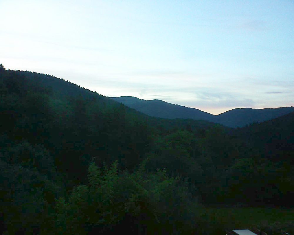 Le petit ballon vu depuis le Domaine Langmatt à Murbach le 08.06.2019 à 21:30 Le petit ballon (Alsace, Vosges) le 08.06.2019 à 21:30