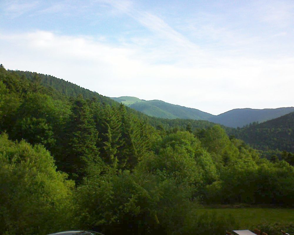 Le petit ballon vu depuis le Domaine Langmatt à Murbach le 09.06.2019 à 07:45 Le petit ballon (Alsace, Vosges) le 09.06.2019 à 07:45