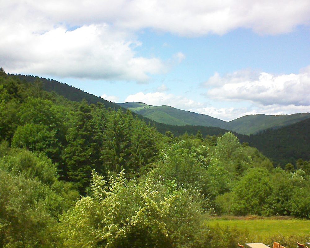 Le petit ballon vu depuis le Domaine Langmatt à Murbach le 12.06.2019 à 14:45 Le petit ballon (Alsace, Vosges) le 12.06.2019 à 14:45