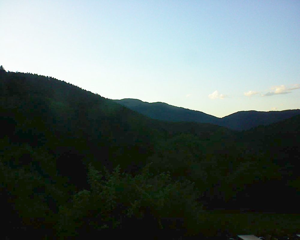 Le petit ballon vu depuis le Domaine Langmatt à Murbach le 12.06.2019 à 21:00 Le petit ballon (Alsace, Vosges) le 12.06.2019 à 21:00