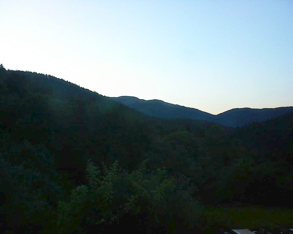 Le petit ballon vu depuis le Domaine Langmatt à Murbach le 12.06.2019 à 21:30 Le petit ballon (Alsace, Vosges) le 12.06.2019 à 21:30