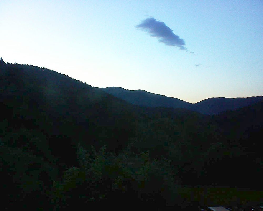 Le petit ballon vu depuis le Domaine Langmatt à Murbach le 12.06.2019 à 21:45 Le petit ballon (Alsace, Vosges) le 12.06.2019 à 21:45