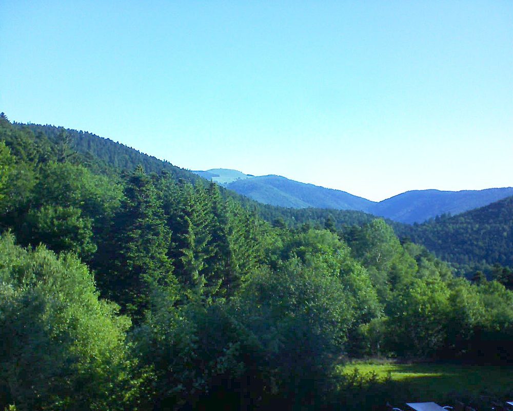 Le petit ballon vu depuis le Domaine Langmatt à Murbach le 13.06.2019 à 08:15 Le petit ballon (Alsace, Vosges) le 13.06.2019 à 08:15