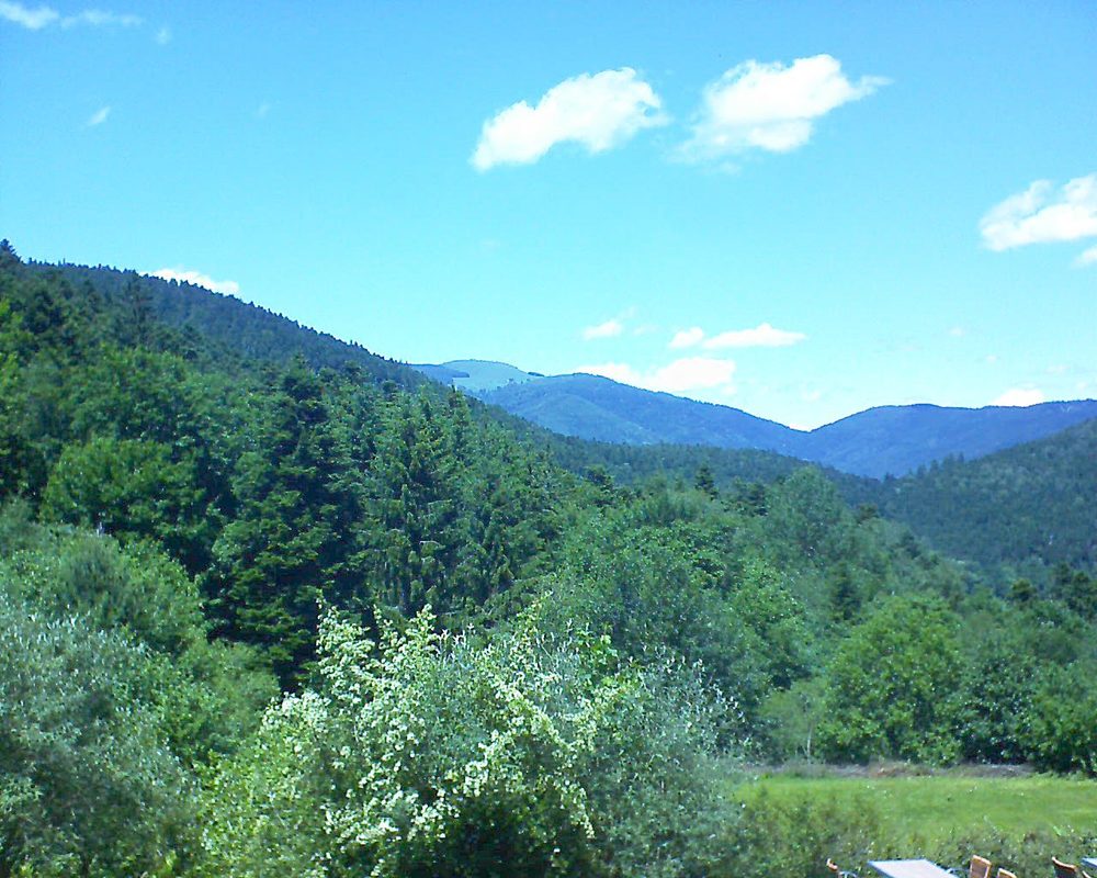 Le petit ballon vu depuis le Domaine Langmatt à Murbach le 13.06.2019 à 14:00 Le petit ballon (Alsace, Vosges) le 13.06.2019 à 14:00
