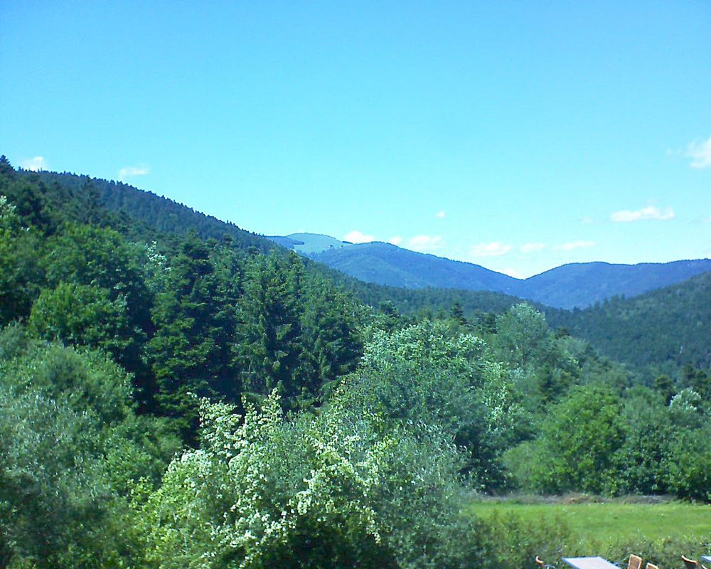 Le petit ballon vu depuis le Domaine Langmatt à Murbach le 13.06.2019 à 15:00 Le petit ballon (Alsace, Vosges) le 13.06.2019 à 15:00