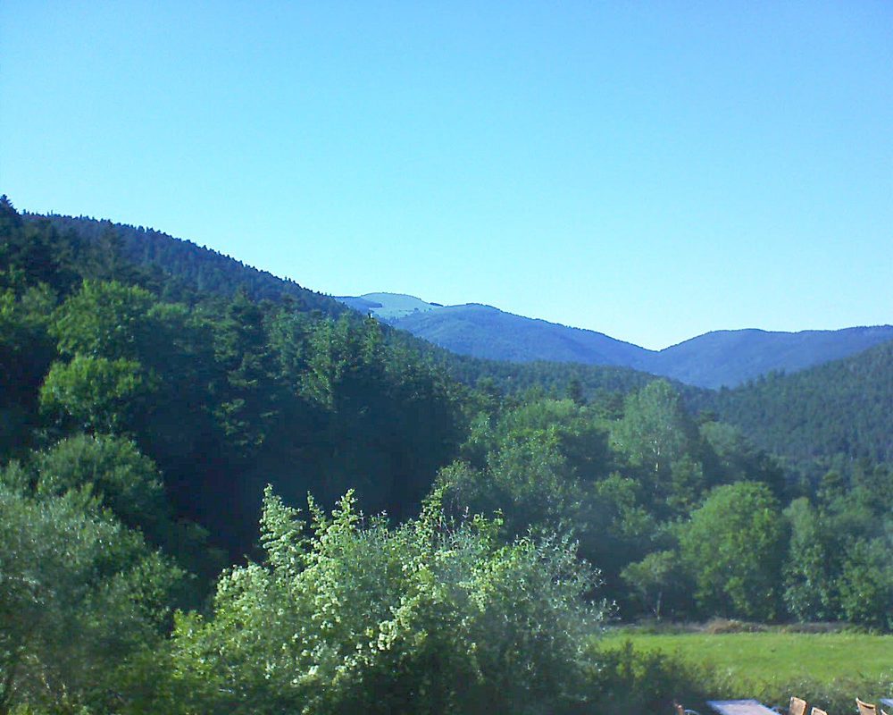 Le petit ballon vu depuis le Domaine Langmatt à Murbach le 13.06.2019 à 17:45 Le petit ballon (Alsace, Vosges) le 13.06.2019 à 17:45