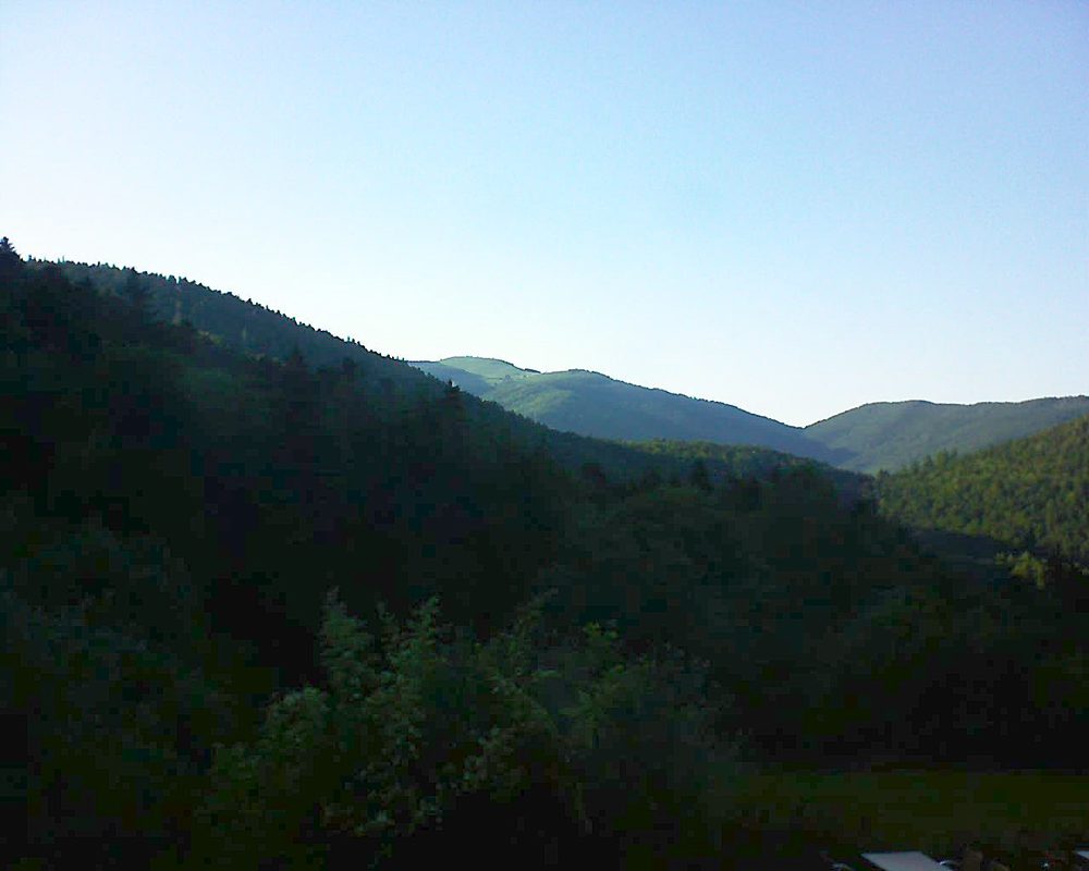 Le petit ballon vu depuis le Domaine Langmatt à Murbach le 13.06.2019 à 19:30 Le petit ballon (Alsace, Vosges) le 13.06.2019 à 19:30
