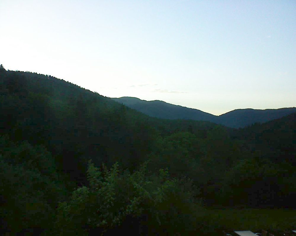 Le petit ballon vu depuis le Domaine Langmatt à Murbach le 13.06.2019 à 21:00 Le petit ballon (Alsace, Vosges) le 13.06.2019 à 21:00