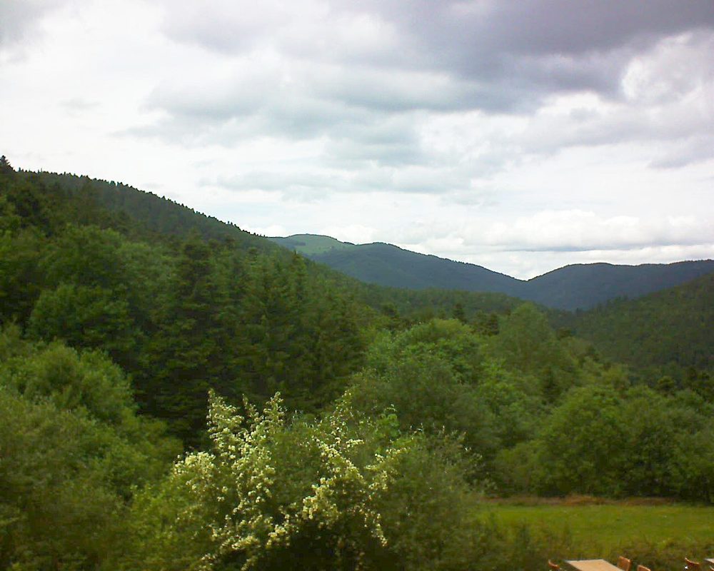 Le petit ballon vu depuis le Domaine Langmatt à Murbach le 15.06.2019 à 14:45 Le petit ballon (Alsace, Vosges) le 15.06.2019 à 14:45