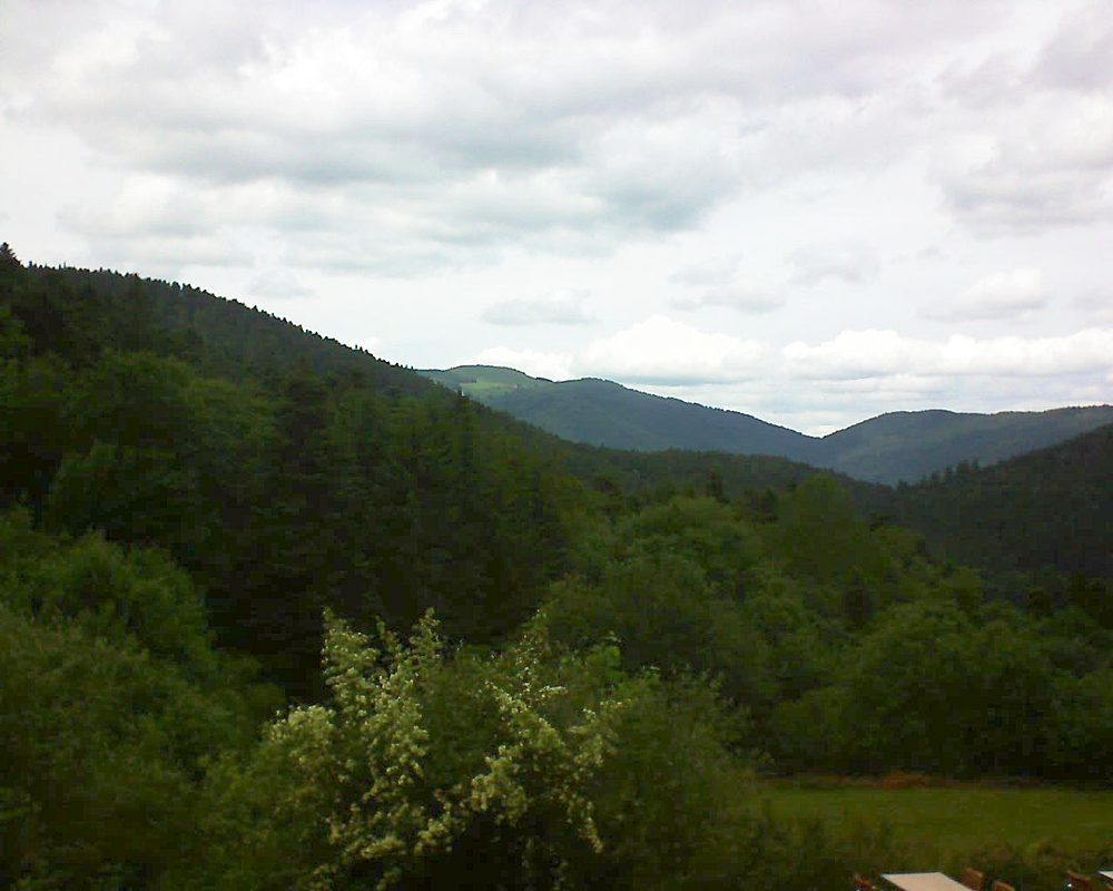 Le petit ballon vu depuis le Domaine Langmatt à Murbach le 15.06.2019 à 15:15 Le petit ballon (Alsace, Vosges) le 15.06.2019 à 15:15