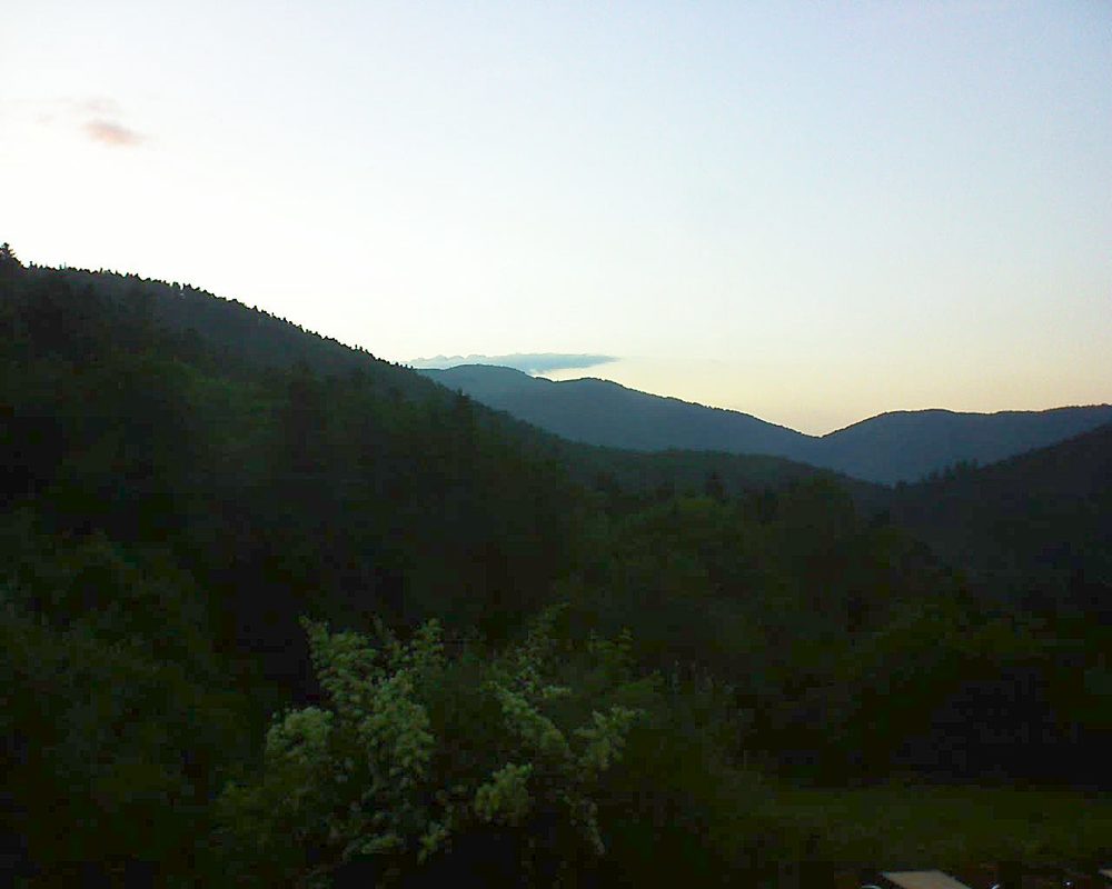 Le petit ballon vu depuis le Domaine Langmatt à Murbach le 16.06.2019 à 21:30 Le petit ballon (Alsace, Vosges) le 16.06.2019 à 21:30