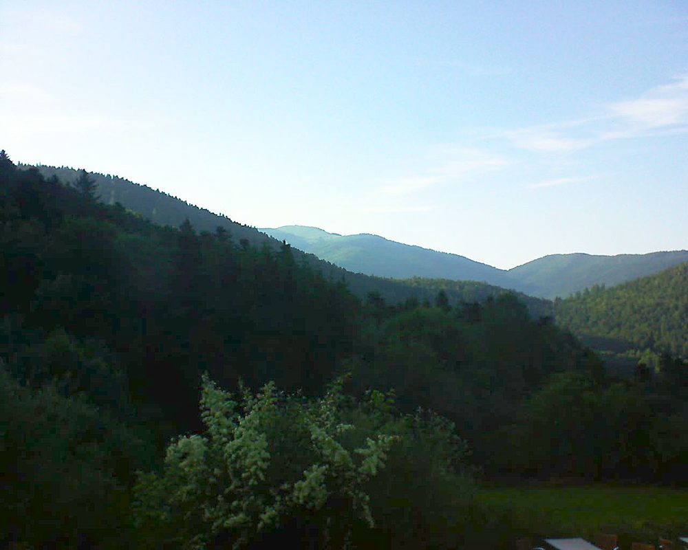 Le petit ballon vu depuis le Domaine Langmatt à Murbach le 17.06.2019 à 19:30 Le petit ballon (Alsace, Vosges) le 17.06.2019 à 19:30