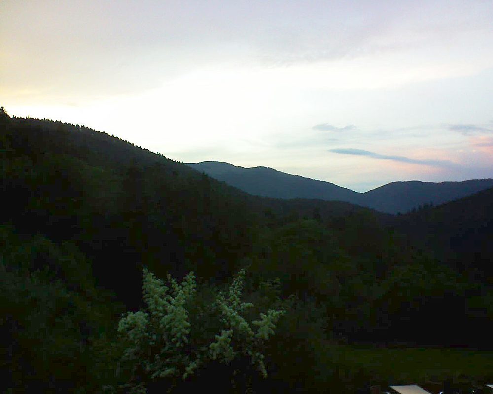 Le petit ballon vu depuis le Domaine Langmatt à Murbach le 19.06.2019 à 21:30 Le petit ballon (Alsace, Vosges) le 19.06.2019 à 21:30