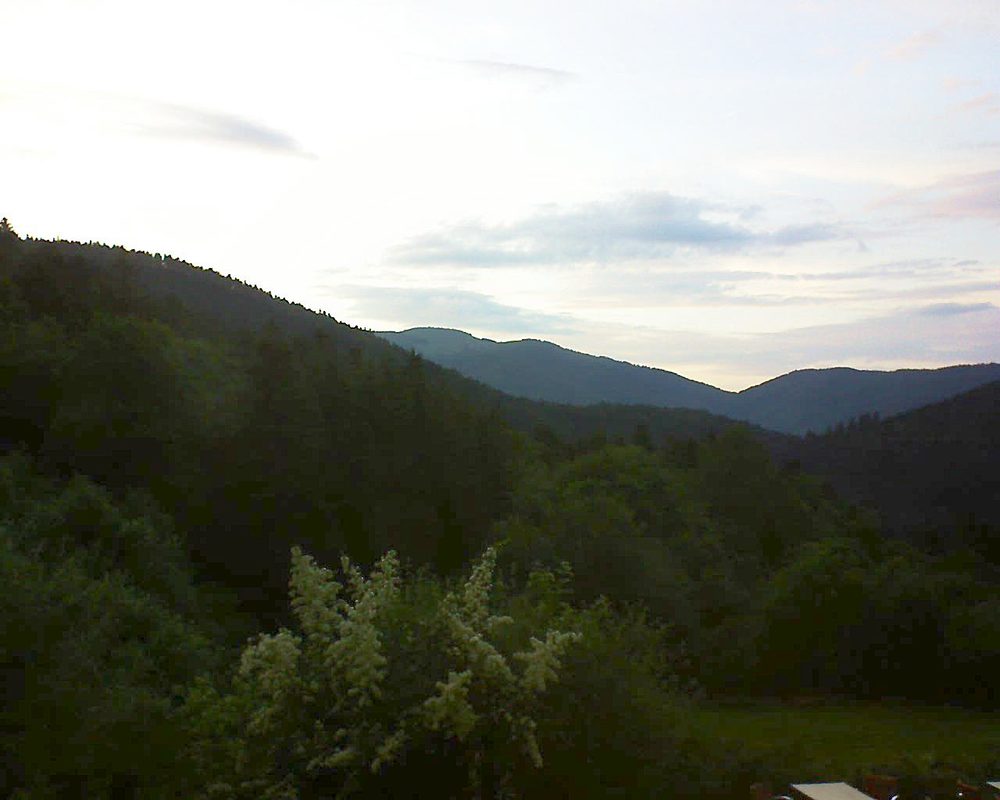 Le petit ballon vu depuis le Domaine Langmatt à Murbach le 21.06.2019 à 21:30 Le petit ballon (Alsace, Vosges) le 21.06.2019 à 21:30