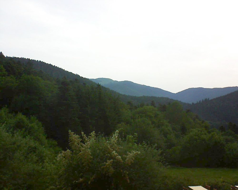 Le petit ballon vu depuis le Domaine Langmatt à Murbach le 25.06.2019 à 06:00 Le petit ballon (Alsace, Vosges) le 25.06.2019 à 06:00