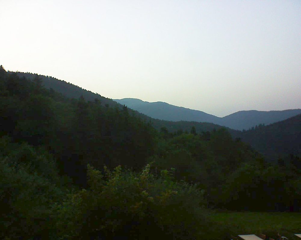 Le petit ballon vu depuis le Domaine Langmatt à Murbach le 26.06.2019 à 21:30 Le petit ballon (Alsace, Vosges) le 26.06.2019 à 21:30