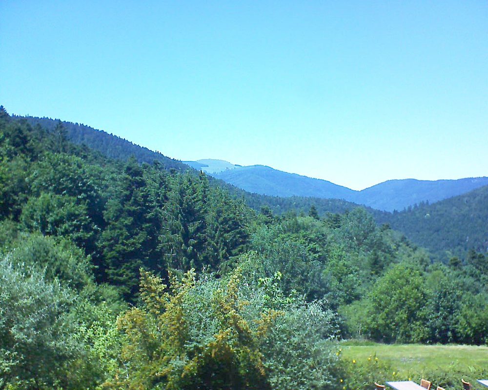 Le petit ballon vu depuis le Domaine Langmatt à Murbach le 29.06.2019 à 14:45 Le petit ballon (Alsace, Vosges) le 29.06.2019 à 14:45
