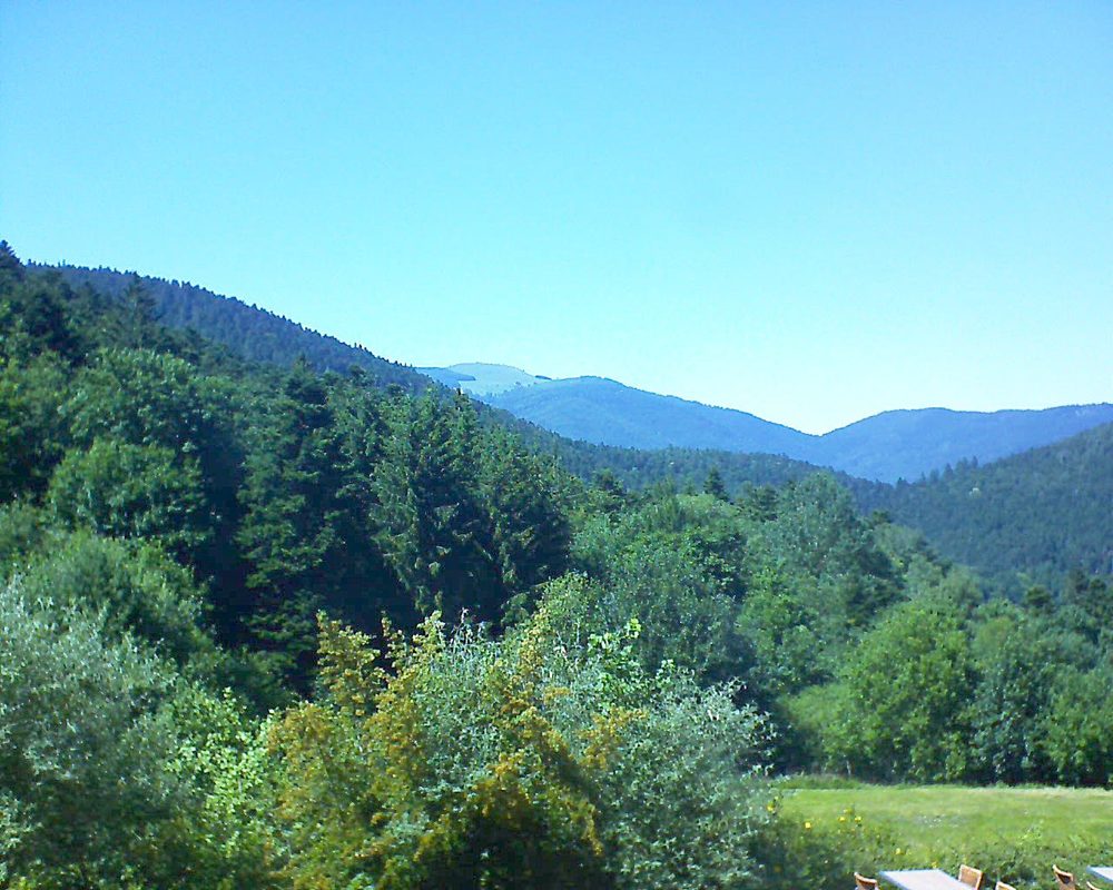 Le petit ballon vu depuis le Domaine Langmatt à Murbach le 29.06.2019 à 15:45 Le petit ballon (Alsace, Vosges) le 29.06.2019 à 15:45