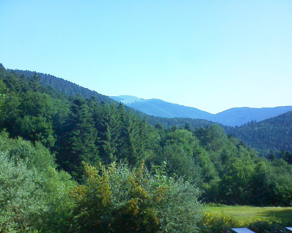 Le petit ballon vu depuis le Domaine Langmatt à Murbach le 02.07.2019 à 09:00 Le petit ballon (Alsace, Vosges) le 02.07.2019 à 09:00