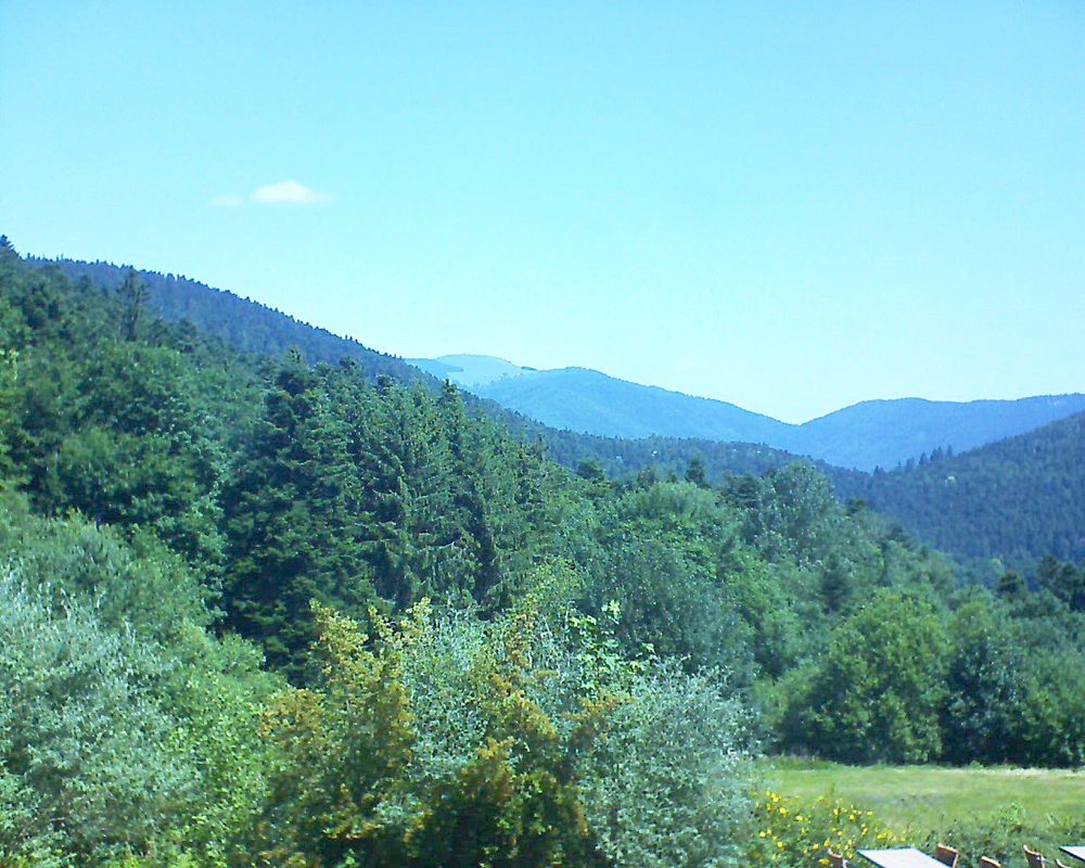 Le petit ballon vu depuis le Domaine Langmatt à Murbach le 02.07.2019 à 11:45 Le petit ballon (Alsace, Vosges) le 02.07.2019 à 11:45