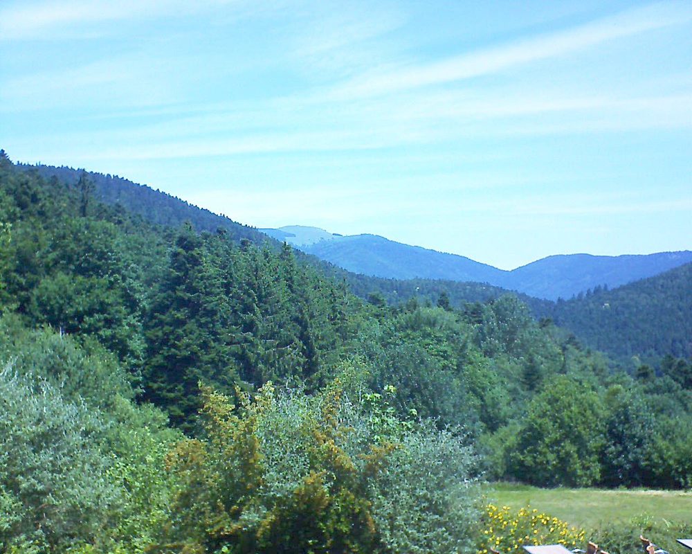 Le petit ballon vu depuis le Domaine Langmatt à Murbach le 03.07.2019 à 12:15 Le petit ballon (Alsace, Vosges) le 03.07.2019 à 12:15