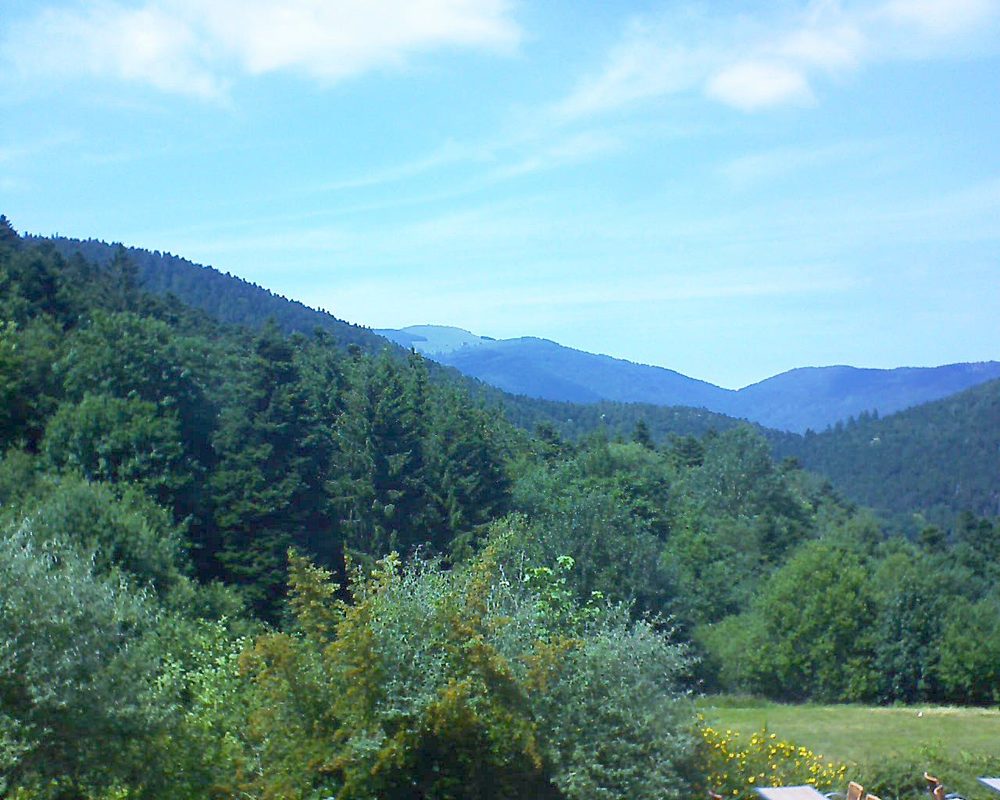 Le petit ballon vu depuis le Domaine Langmatt à Murbach le 03.07.2019 à 15:15 Le petit ballon (Alsace, Vosges) le 03.07.2019 à 15:15