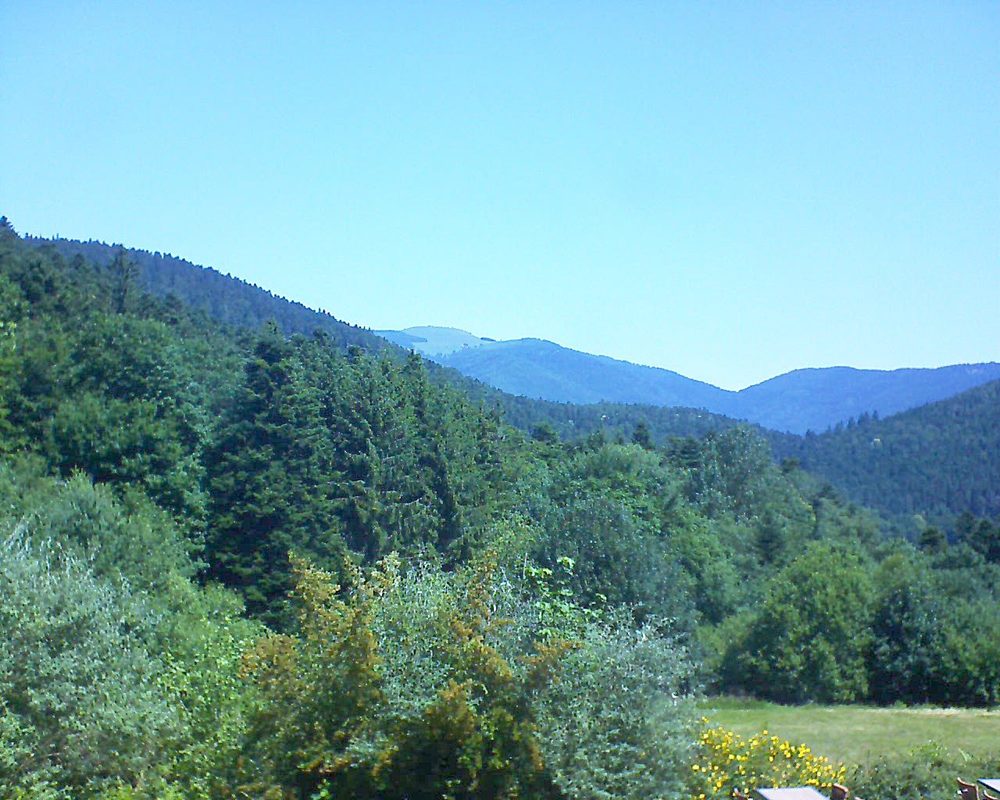 Le petit ballon vu depuis le Domaine Langmatt à Murbach le 04.07.2019 à 11:45 Le petit ballon (Alsace, Vosges) le 04.07.2019 à 11:45