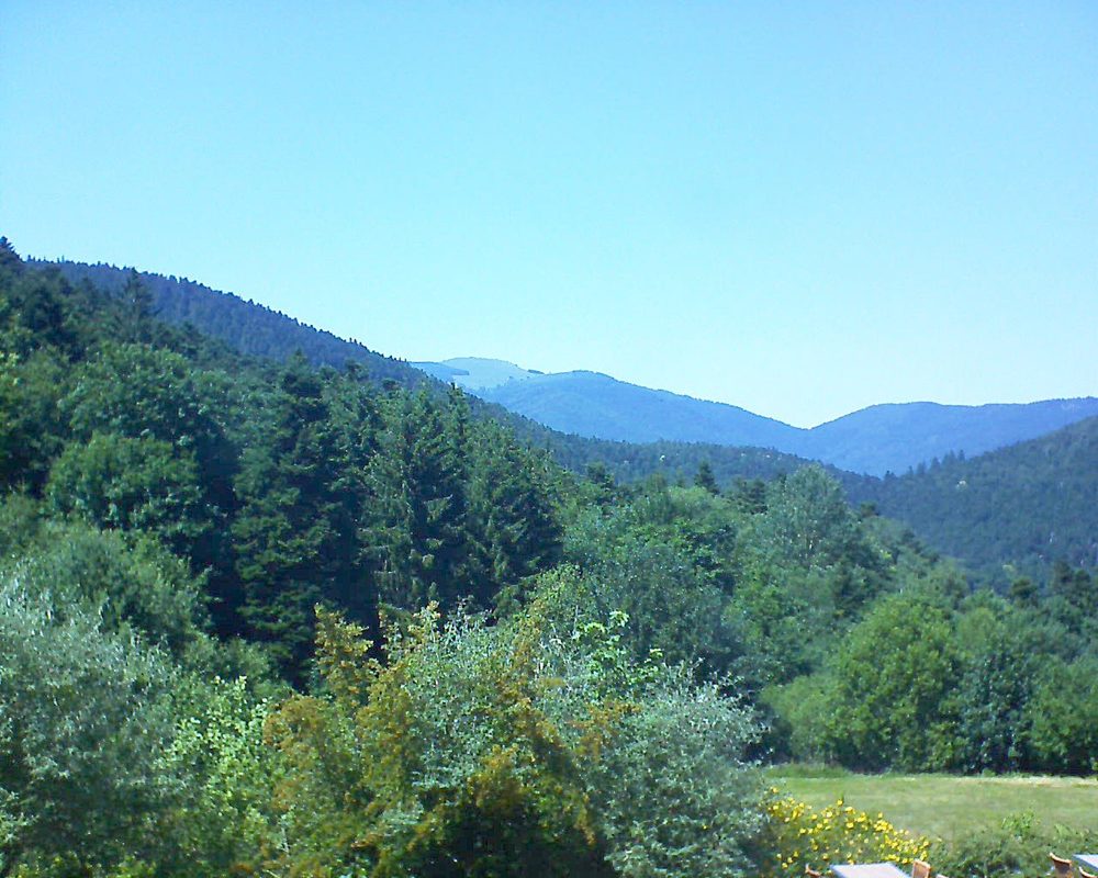 Le petit ballon vu depuis le Domaine Langmatt à Murbach le 04.07.2019 à 15:15 Le petit ballon (Alsace, Vosges) le 04.07.2019 à 15:15