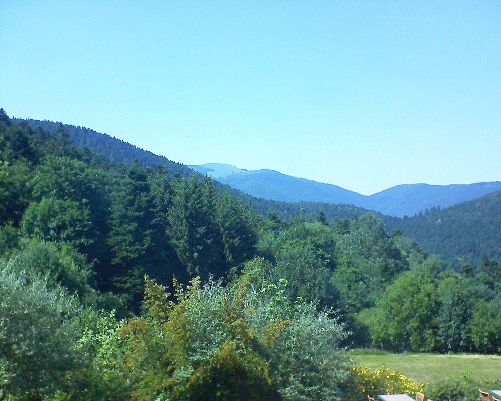 Le petit ballon vu depuis le Domaine Langmatt à Murbach le 04.07.2019 à 16:00 Le petit ballon (Alsace, Vosges) le 04.07.2019 à 16:00