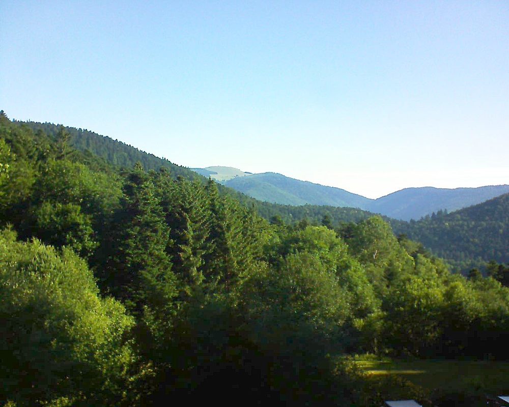 Le petit ballon vu depuis le Domaine Langmatt à Murbach le 05.07.2019 à 08:15 Le petit ballon (Alsace, Vosges) le 05.07.2019 à 08:15