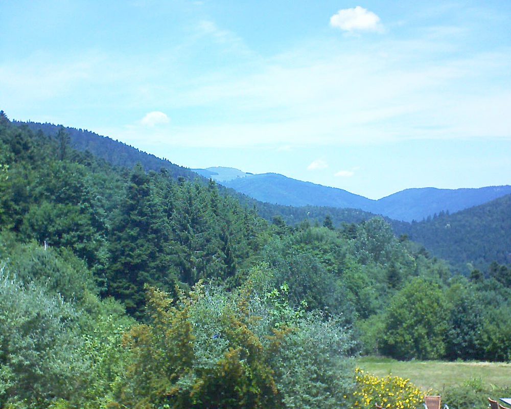 Le petit ballon vu depuis le Domaine Langmatt à Murbach le 06.07.2019 à 13:00 Le petit ballon (Alsace, Vosges) le 06.07.2019 à 13:00
